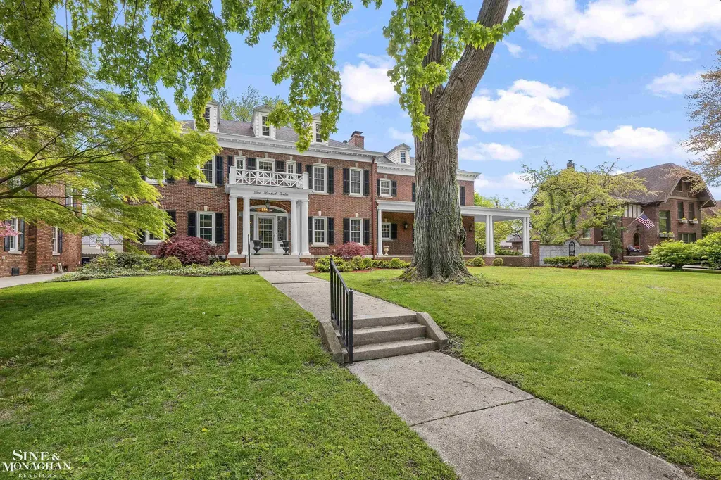 512 Washington Road Grosse Pointe City MI 48230
