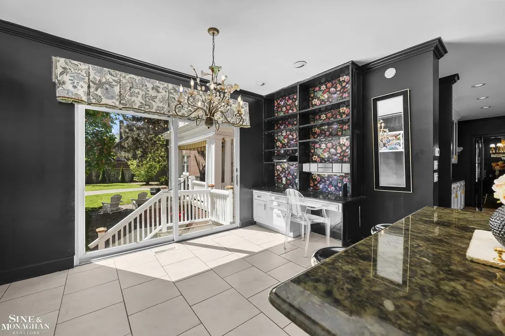 512 Washington Road Grosse Pointe City MI 48230
