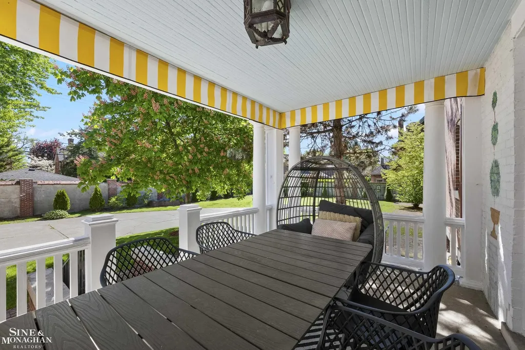 512 Washington Road Grosse Pointe City MI 48230