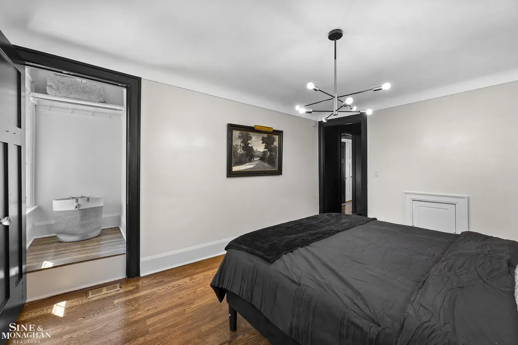 512 Washington Road Grosse Pointe City MI 48230