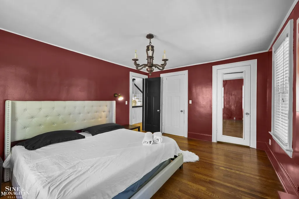 512 Washington Road Grosse Pointe City MI 48230