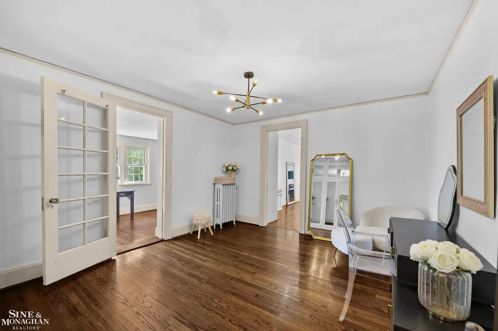 512 Washington Road Grosse Pointe City MI 48230