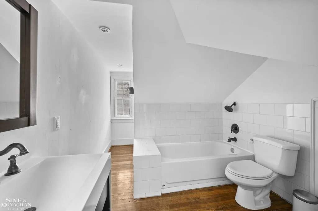 512 Washington Road Grosse Pointe City MI 48230