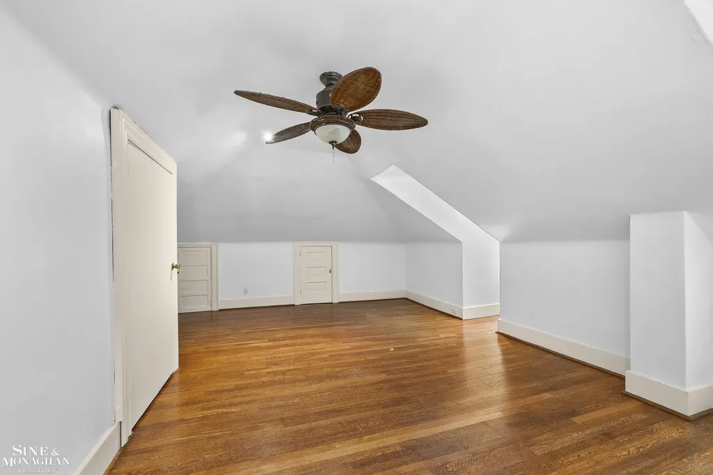 512 Washington Road Grosse Pointe City MI 48230