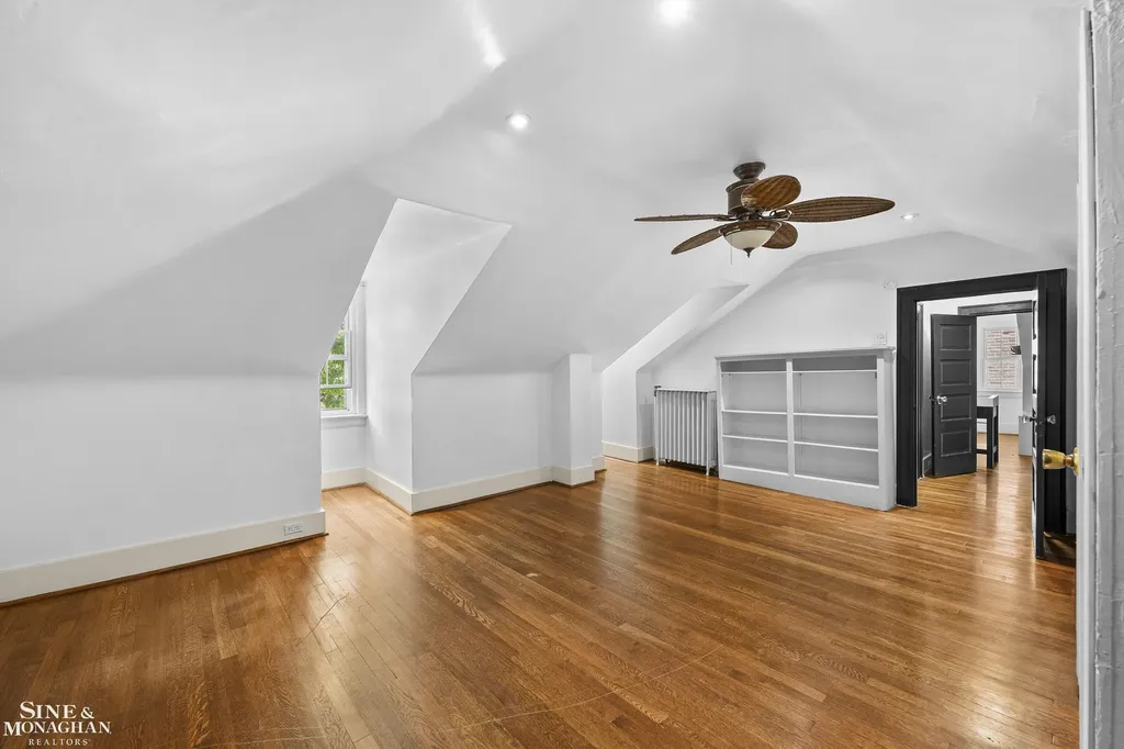 512 Washington Road Grosse Pointe City MI 48230
