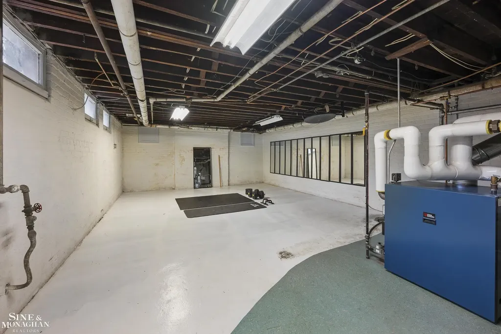 512 Washington Road Grosse Pointe City MI 48230