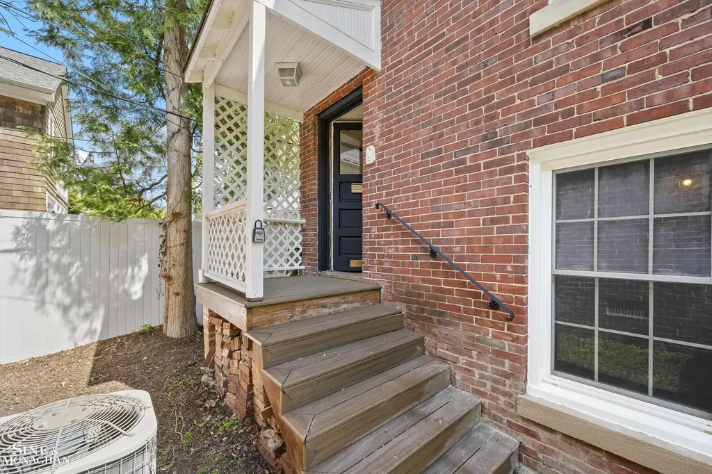 512 Washington Road Grosse Pointe City MI 48230