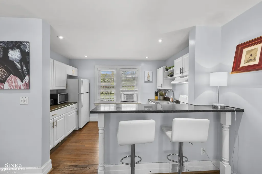 512 Washington Road Grosse Pointe City MI 48230