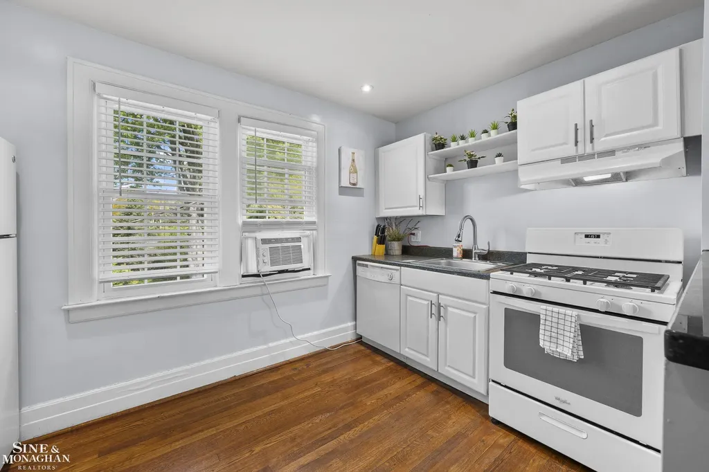 512 Washington Road Grosse Pointe City MI 48230