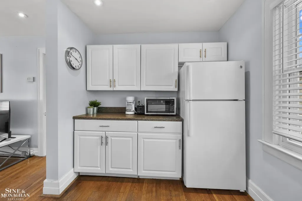512 Washington Road Grosse Pointe City MI 48230