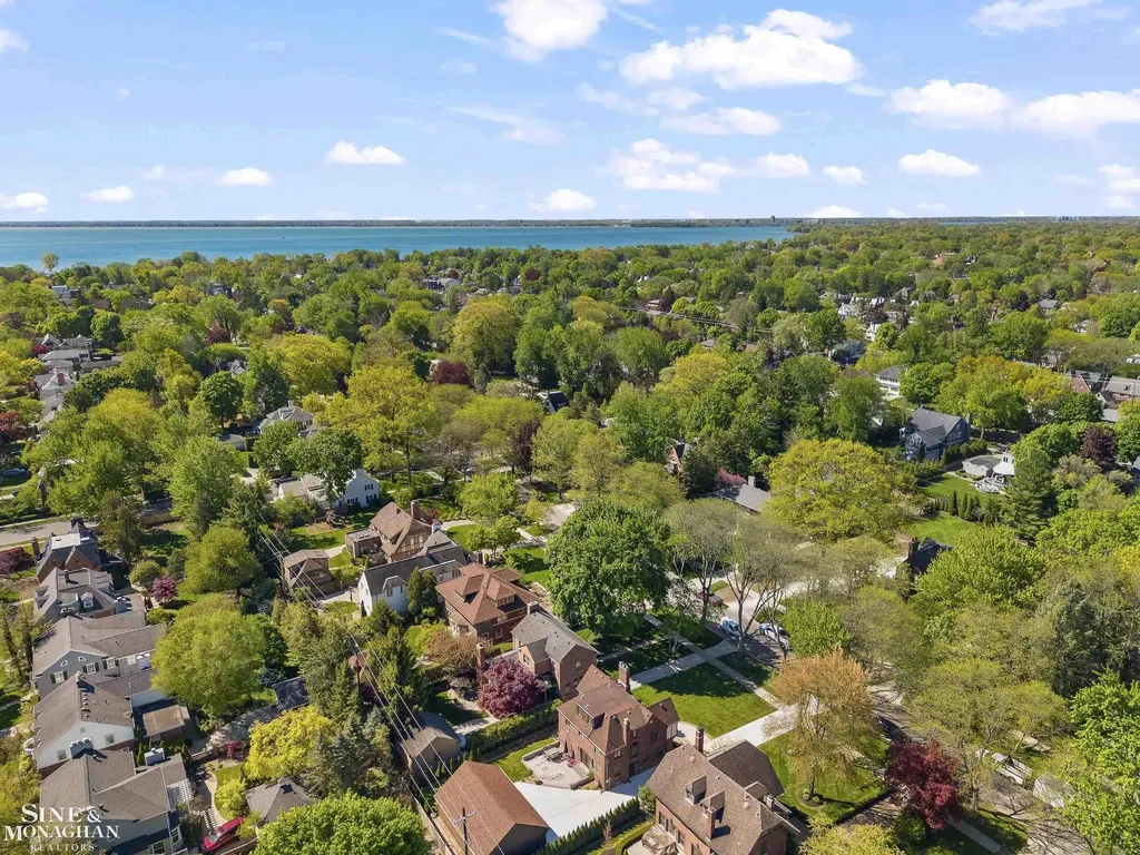 512 Washington Road Grosse Pointe City MI 48230