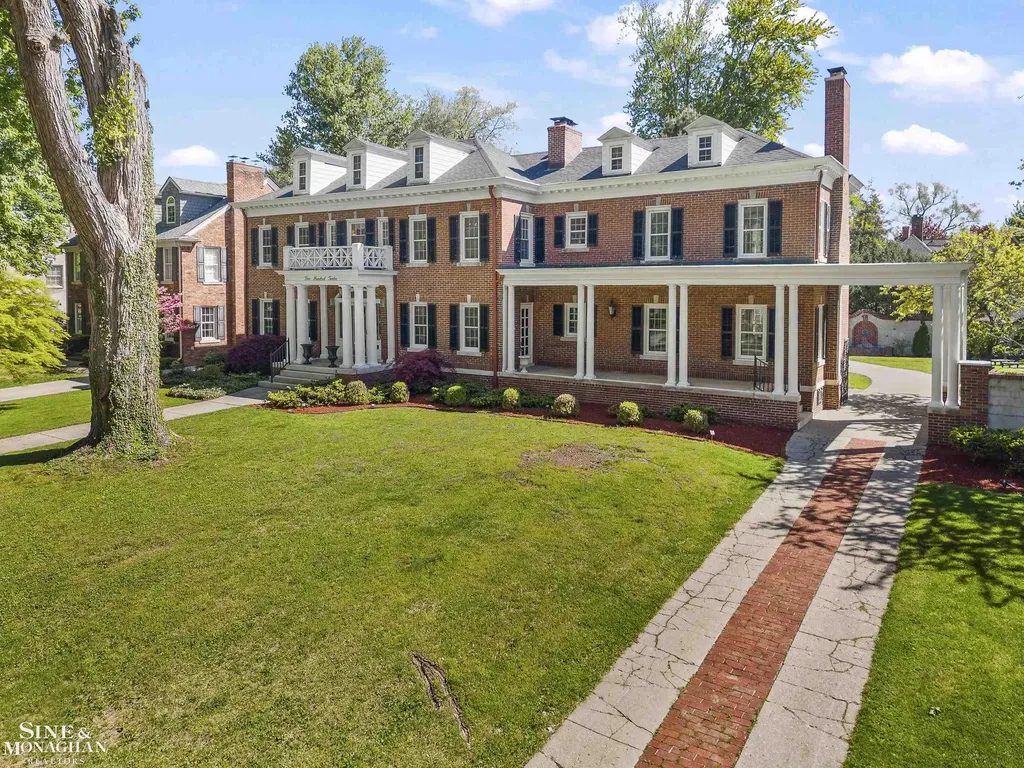 512 Washington Road Grosse Pointe City MI 48230