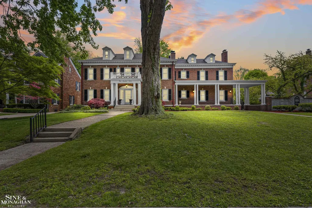 512 Washington Road Grosse Pointe City MI 48230