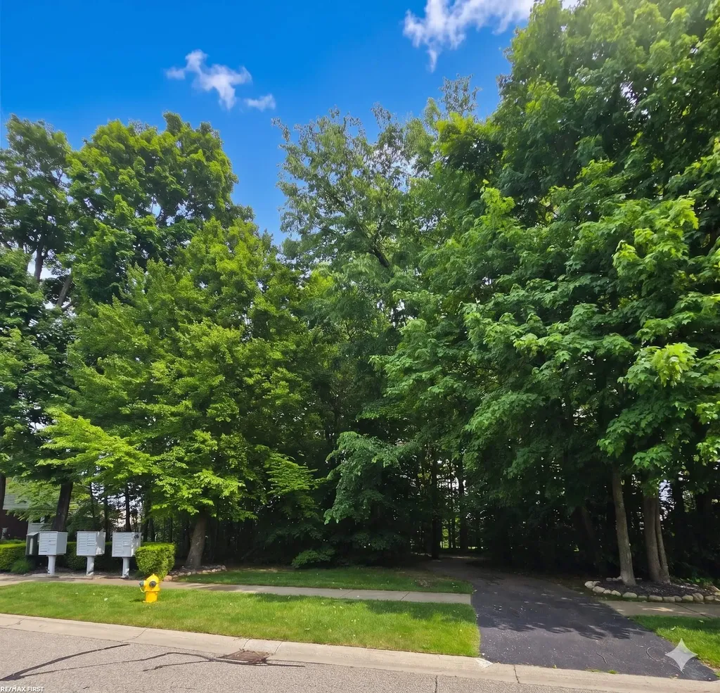 59746 Beechwood Drive Washington Township MI 48094