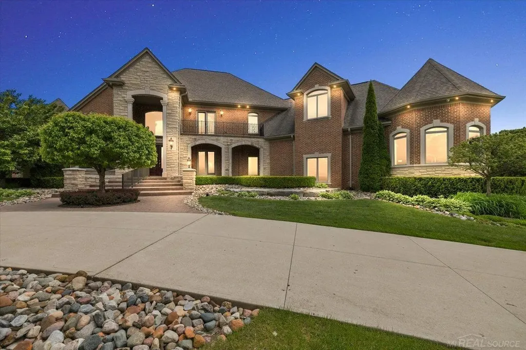 54245 Queensborough Drive Shelby Charter Township MI 48315