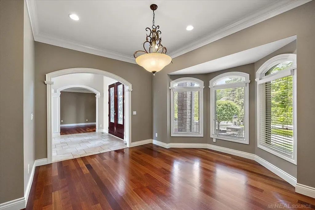 54245 Queensborough Drive Shelby Charter Township MI 48315