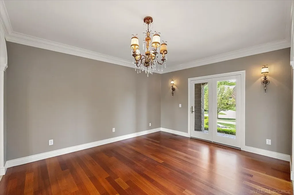 54245 Queensborough Drive Shelby Charter Township MI 48315
