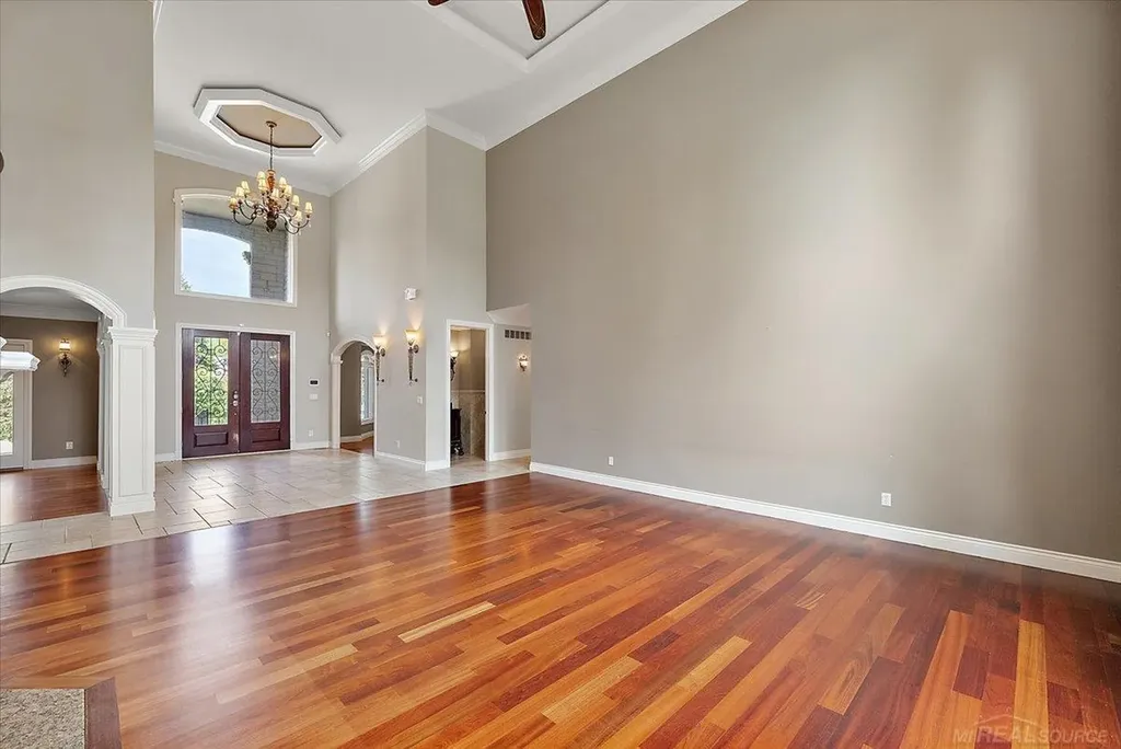 54245 Queensborough Drive Shelby Charter Township MI 48315