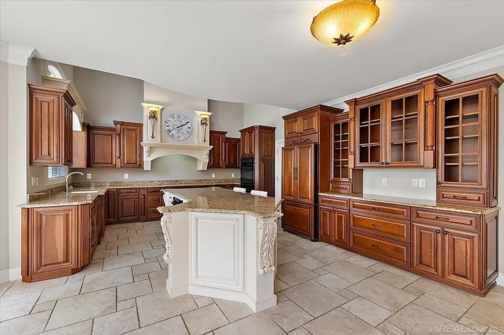 54245 Queensborough Drive Shelby Charter Township MI 48315