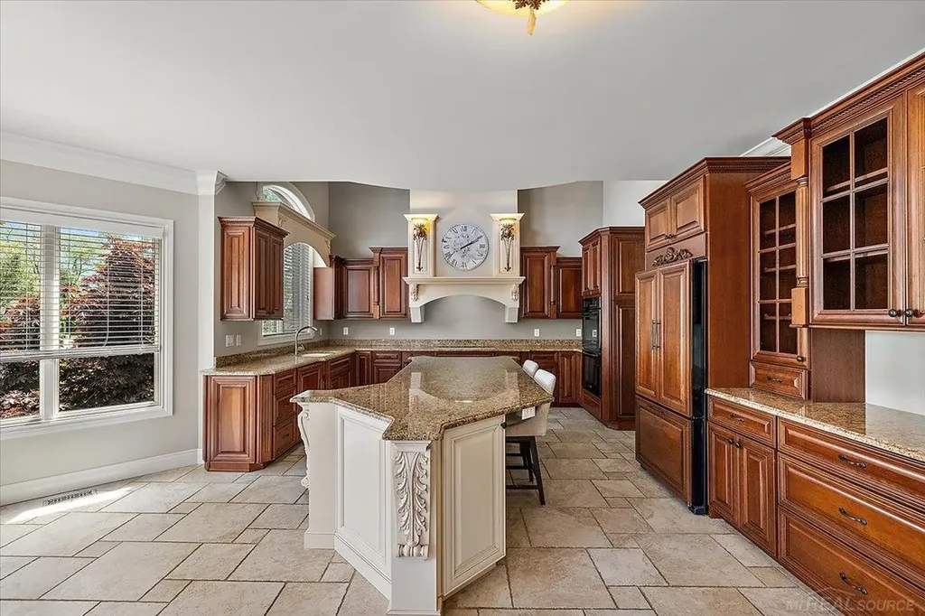 54245 Queensborough Drive Shelby Charter Township MI 48315