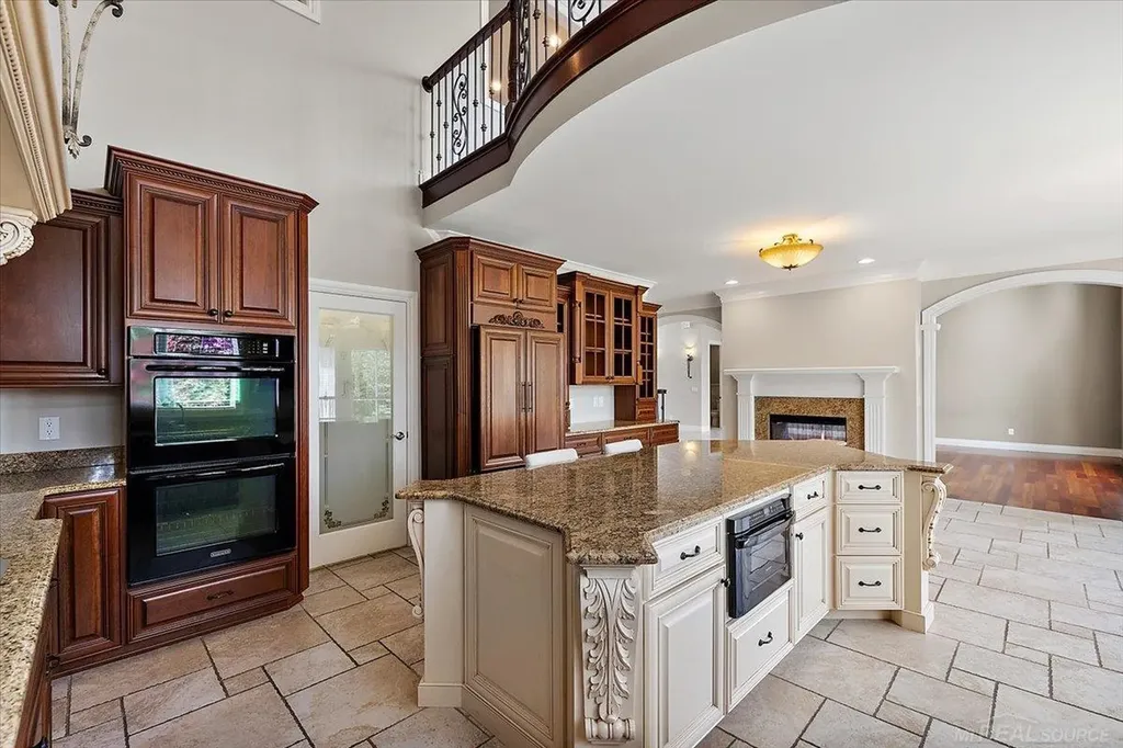 54245 Queensborough Drive Shelby Charter Township MI 48315