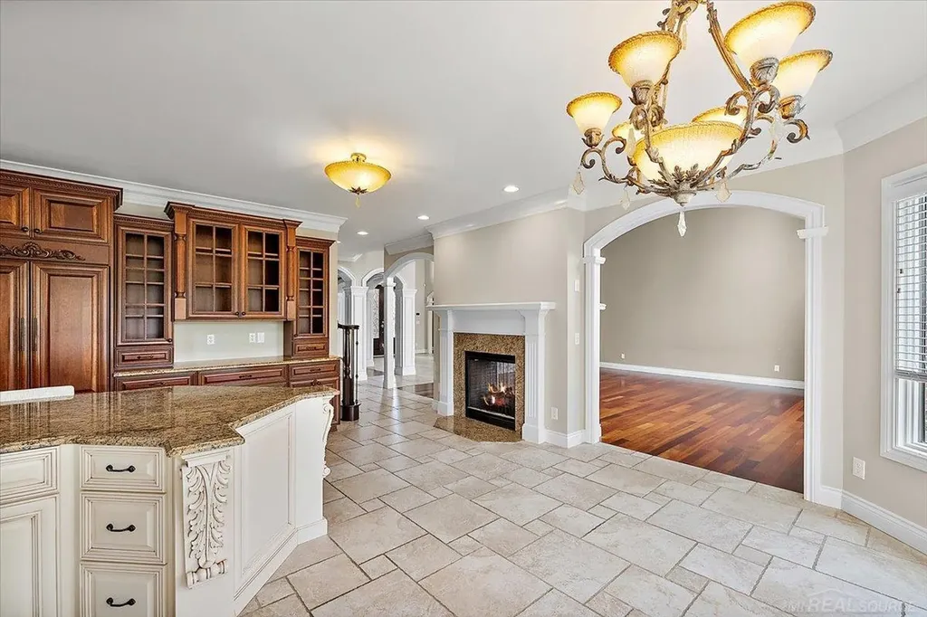 54245 Queensborough Drive Shelby Charter Township MI 48315