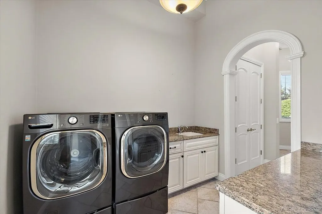 54245 Queensborough Drive Shelby Charter Township MI 48315