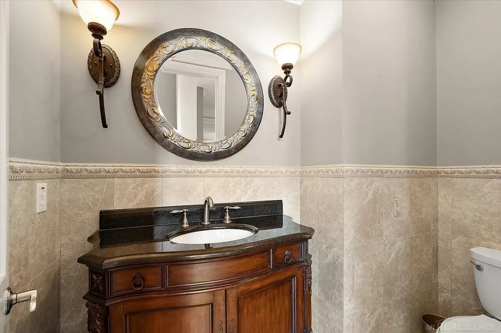 54245 Queensborough Drive Shelby Charter Township MI 48315