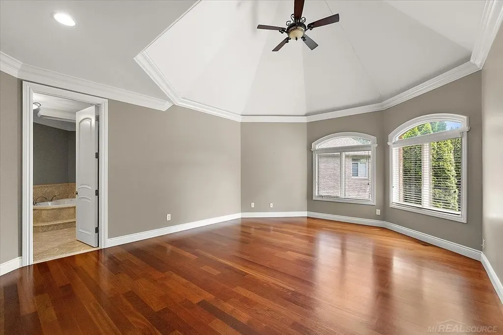 54245 Queensborough Drive Shelby Charter Township MI 48315