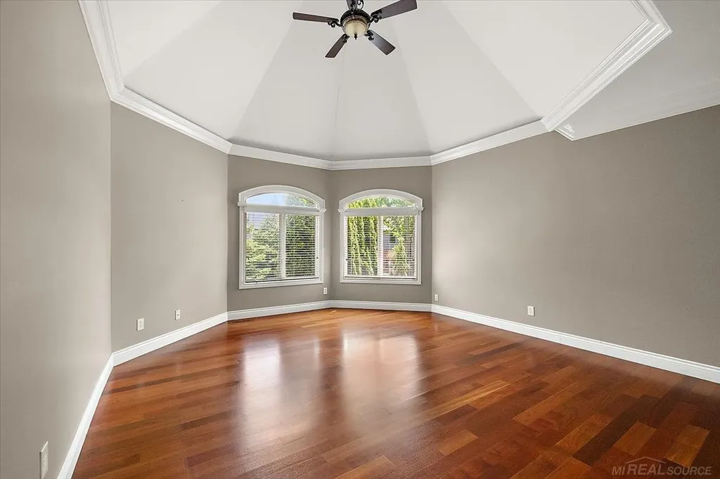 54245 Queensborough Drive Shelby Charter Township MI 48315
