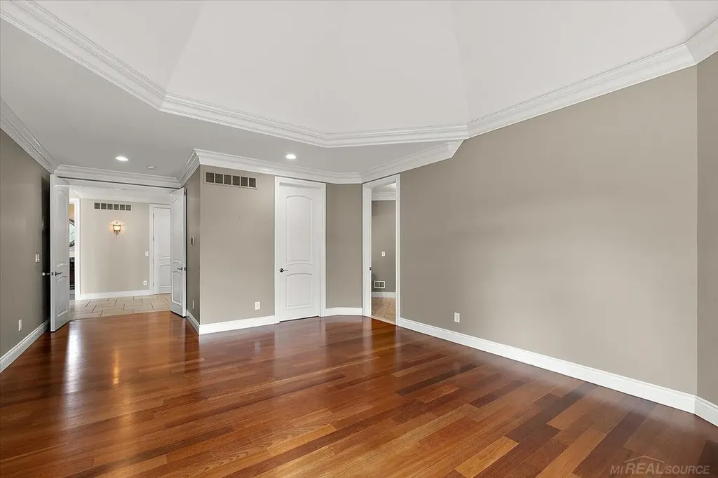 54245 Queensborough Drive Shelby Charter Township MI 48315