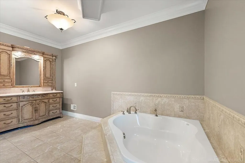 54245 Queensborough Drive Shelby Charter Township MI 48315