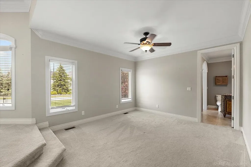 54245 Queensborough Drive Shelby Charter Township MI 48315