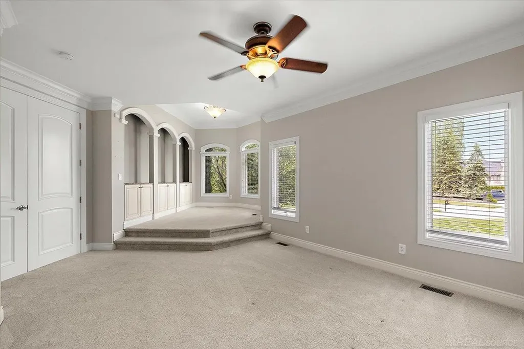 54245 Queensborough Drive Shelby Charter Township MI 48315