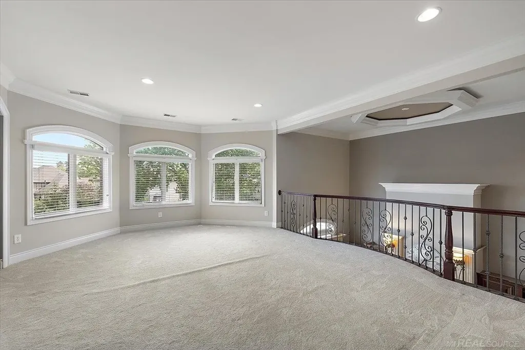 54245 Queensborough Drive Shelby Charter Township MI 48315