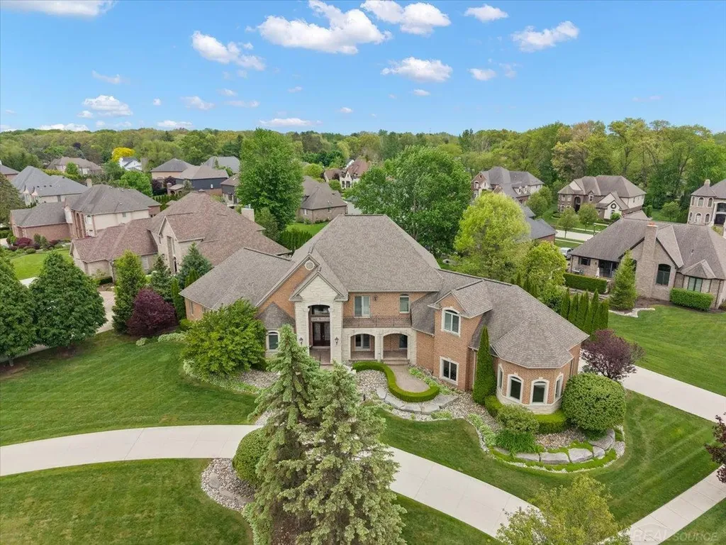 54245 Queensborough Drive Shelby Charter Township MI 48315