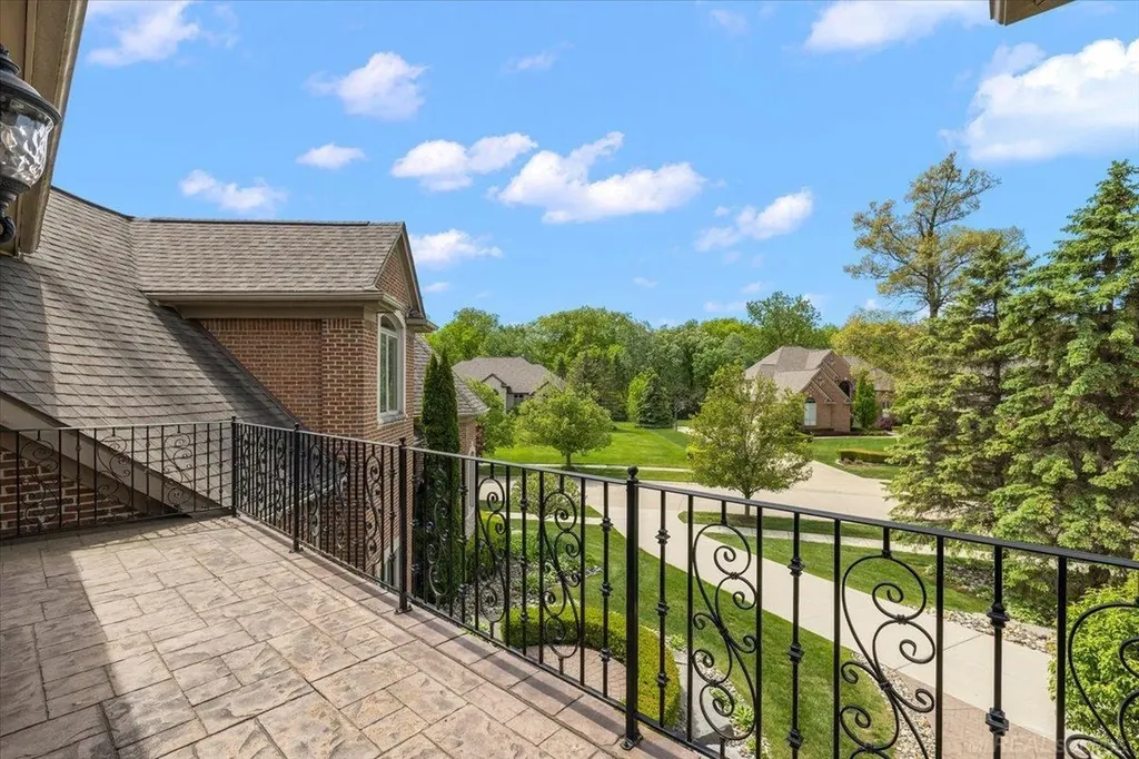 54245 Queensborough Drive Shelby Charter Township MI 48315