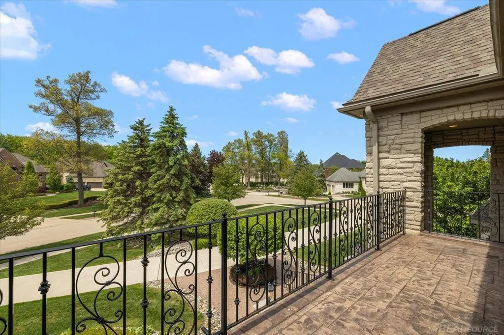 54245 Queensborough Drive Shelby Charter Township MI 48315