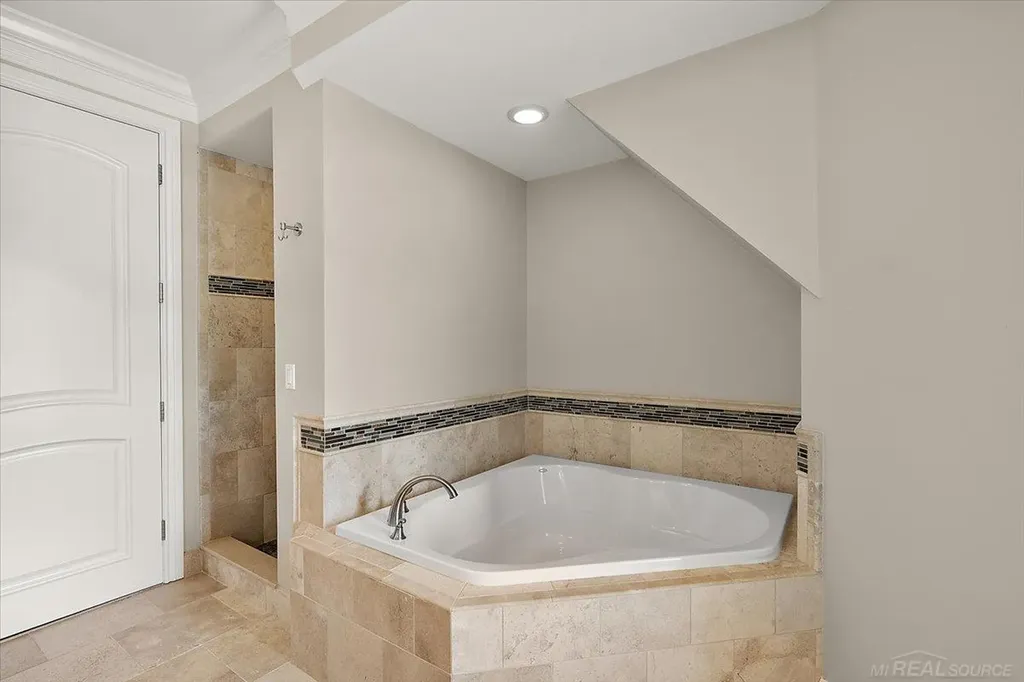 54245 Queensborough Drive Shelby Charter Township MI 48315