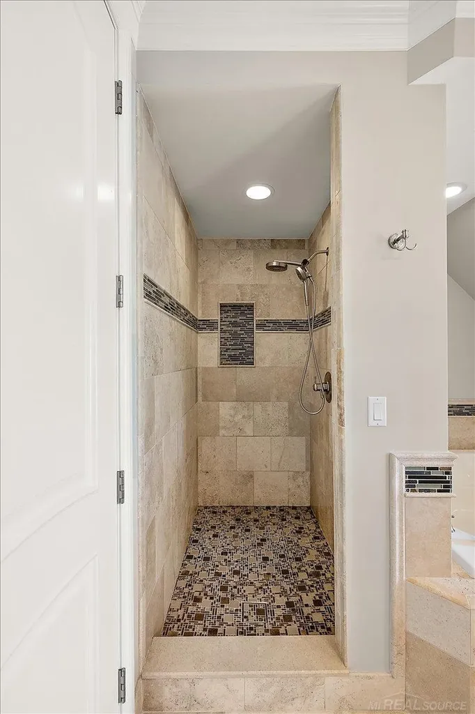 54245 Queensborough Drive Shelby Charter Township MI 48315