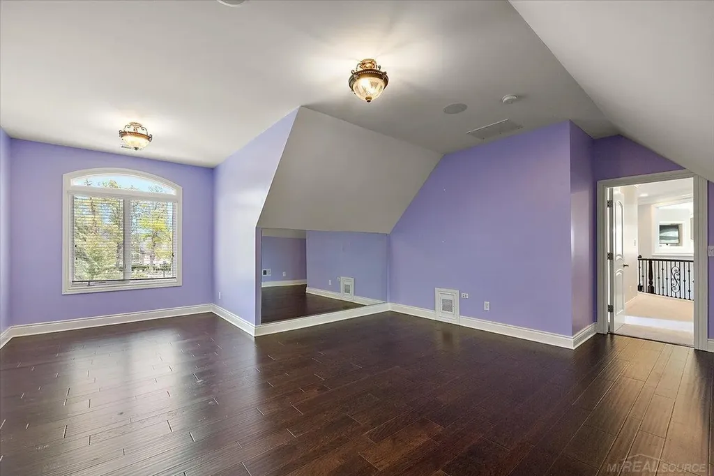 54245 Queensborough Drive Shelby Charter Township MI 48315