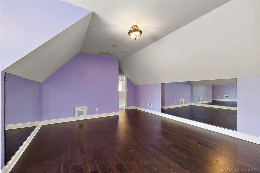 54245 Queensborough Drive Shelby Charter Township MI 48315