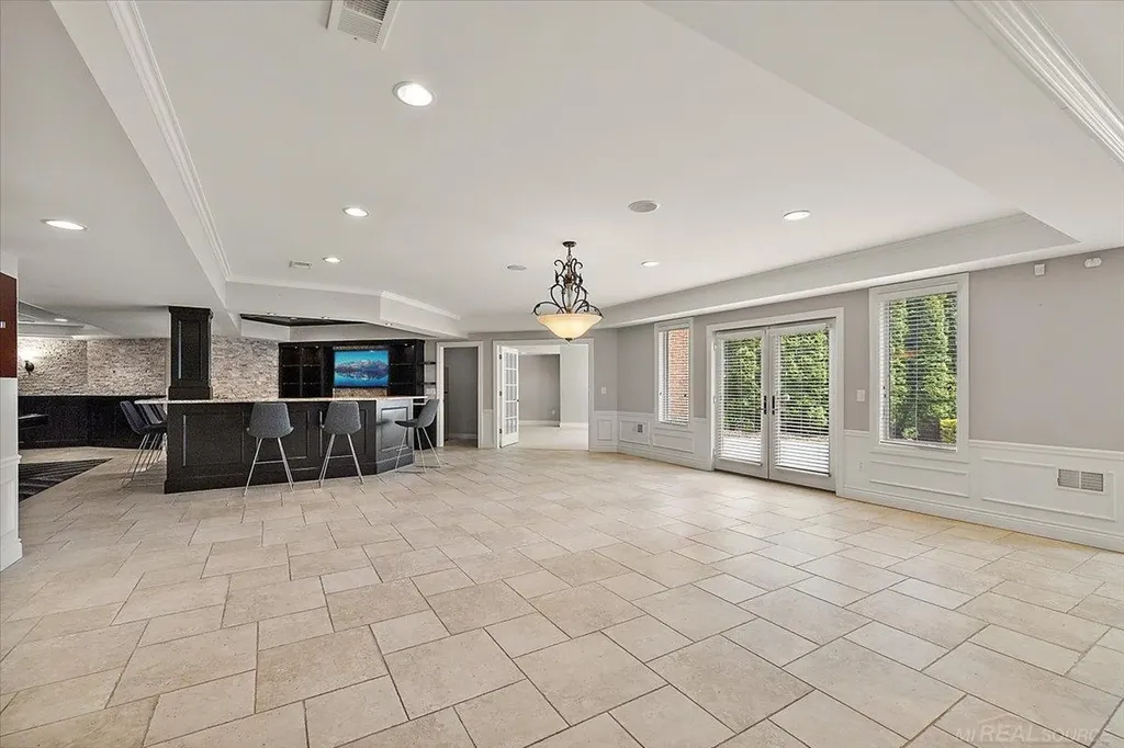 54245 Queensborough Drive Shelby Charter Township MI 48315