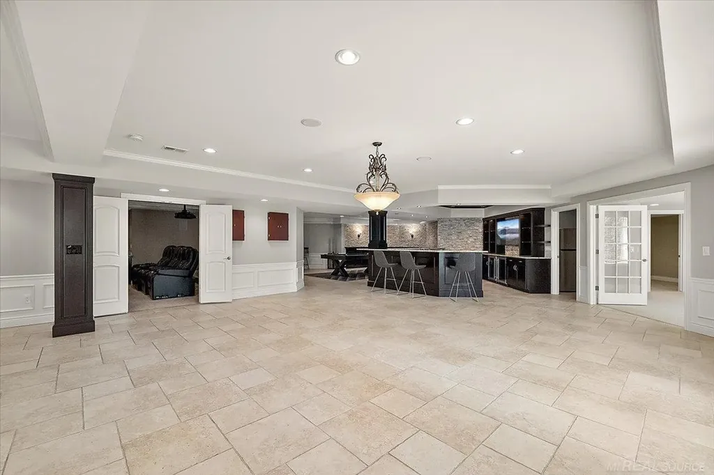 54245 Queensborough Drive Shelby Charter Township MI 48315