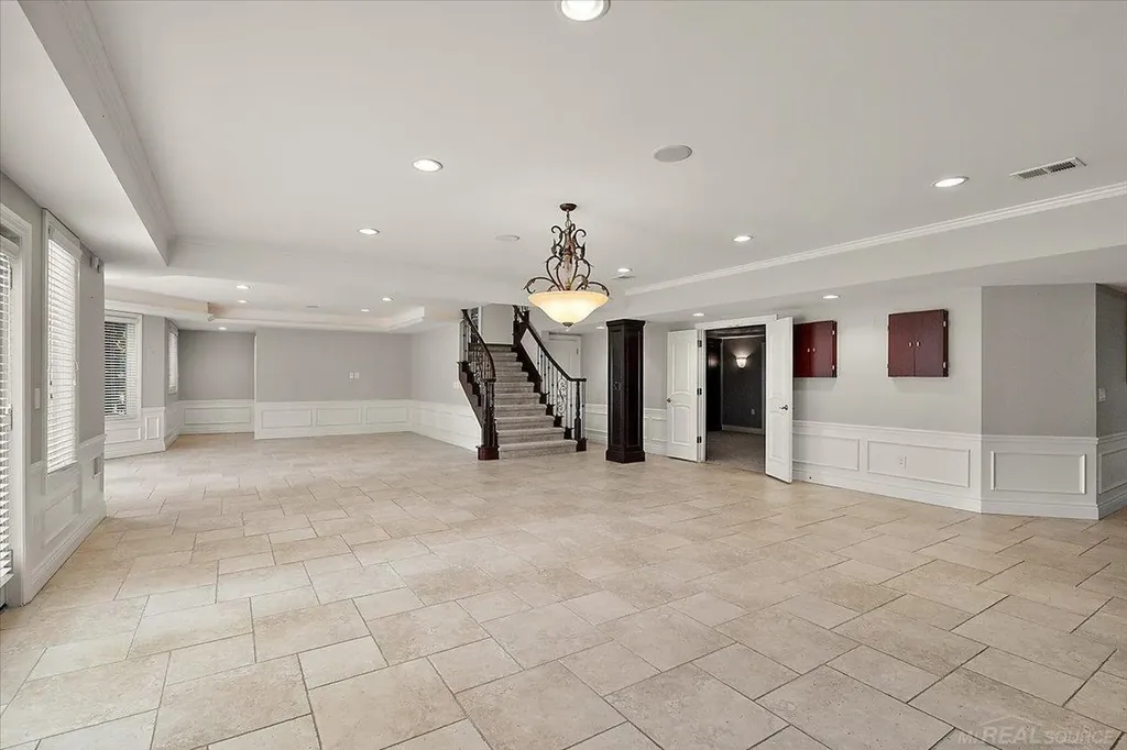 54245 Queensborough Drive Shelby Charter Township MI 48315