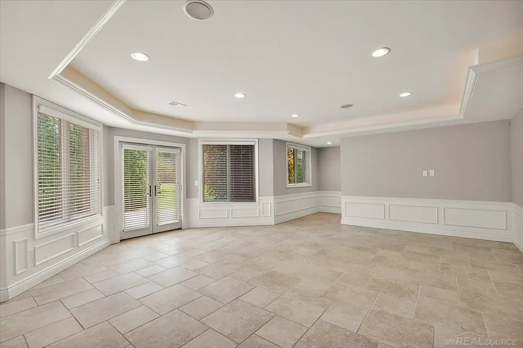 54245 Queensborough Drive Shelby Charter Township MI 48315