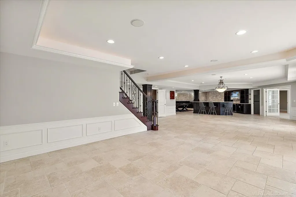 54245 Queensborough Drive Shelby Charter Township MI 48315