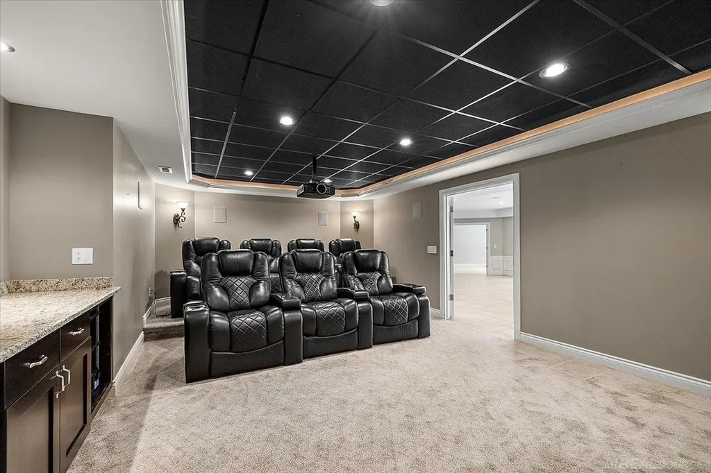 54245 Queensborough Drive Shelby Charter Township MI 48315