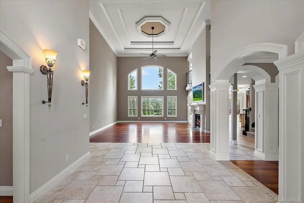 54245 Queensborough Drive Shelby Charter Township MI 48315
