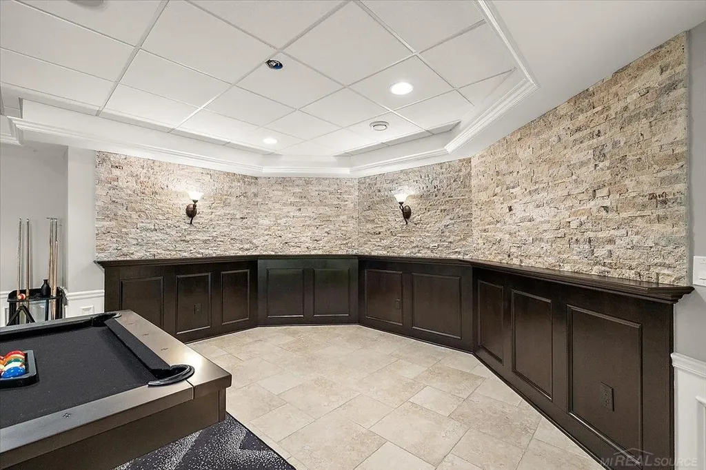 54245 Queensborough Drive Shelby Charter Township MI 48315